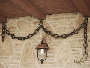A wrought iron chain  (DPK-400)